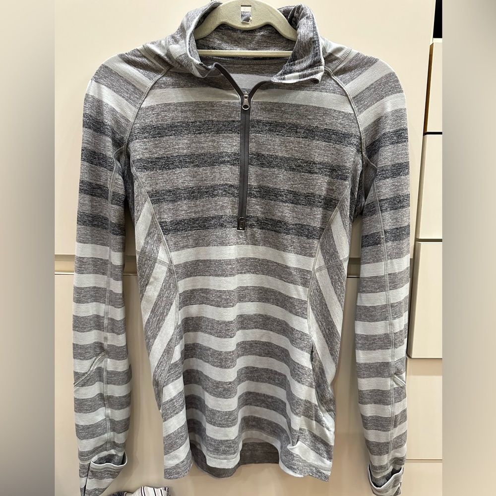 Lululemon Race Your Pace 1/2 Zip size 8